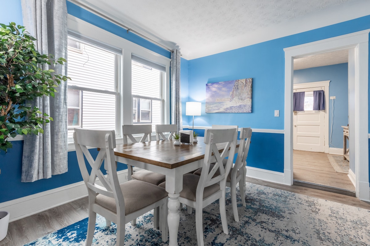 King bed*Crib*Play Area*Walk to Park & Restaurants
