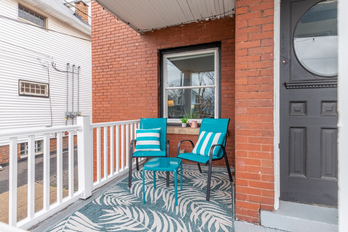 King bed*Crib*Play Area*Walk to Park & Restaurants