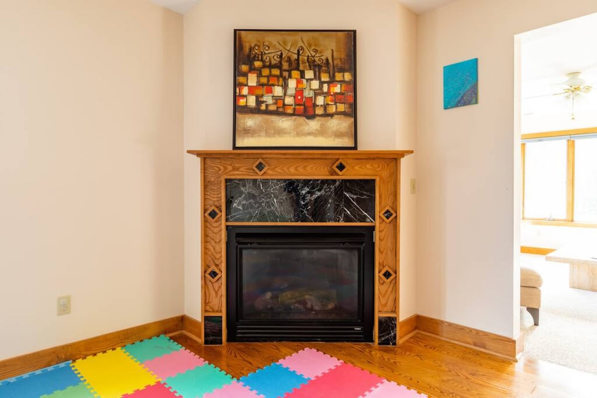 Lovely Lakefront Home 3Bd+Crib 8 min to Downtn