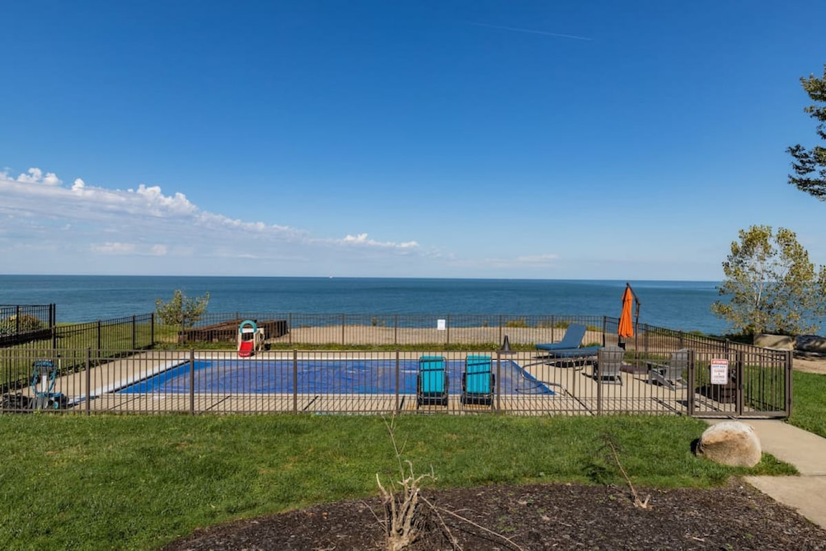 Lovely Lakefront Home 3Bd+Crib 8 min to Downtn