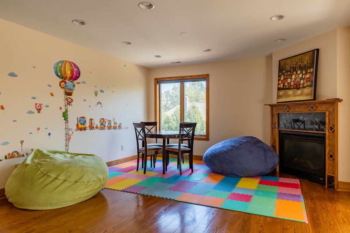 Lovely Lakefront Home 3Bd+Crib 8 min to Downtn