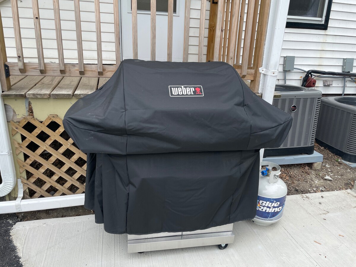 New Hot Tub! Family Friendly Gem 10min to City