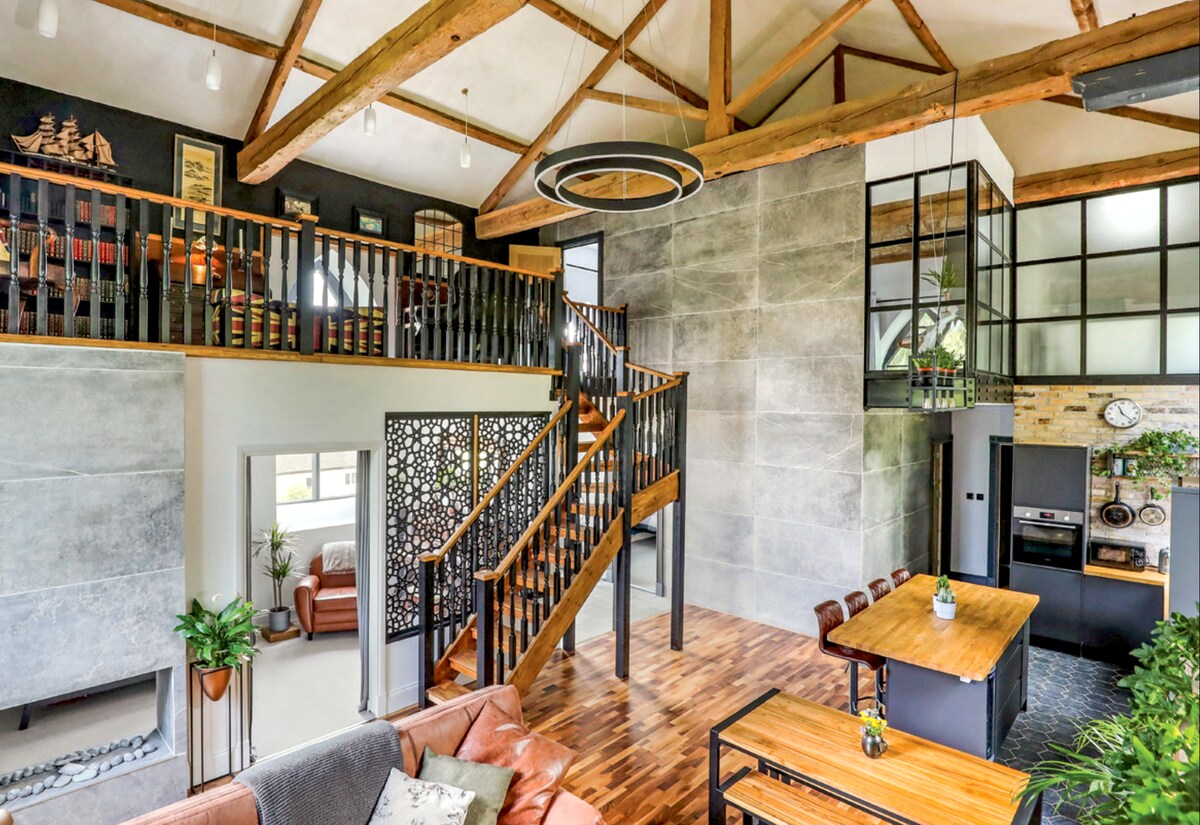 Breathtaking Cotswolds Chapel Stunning Valley View