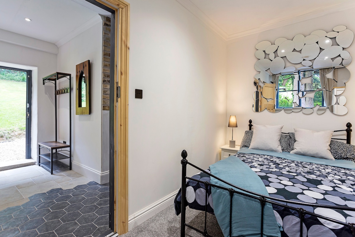 Breathtaking Cotswolds Chapel Stunning Valley View - Stroud