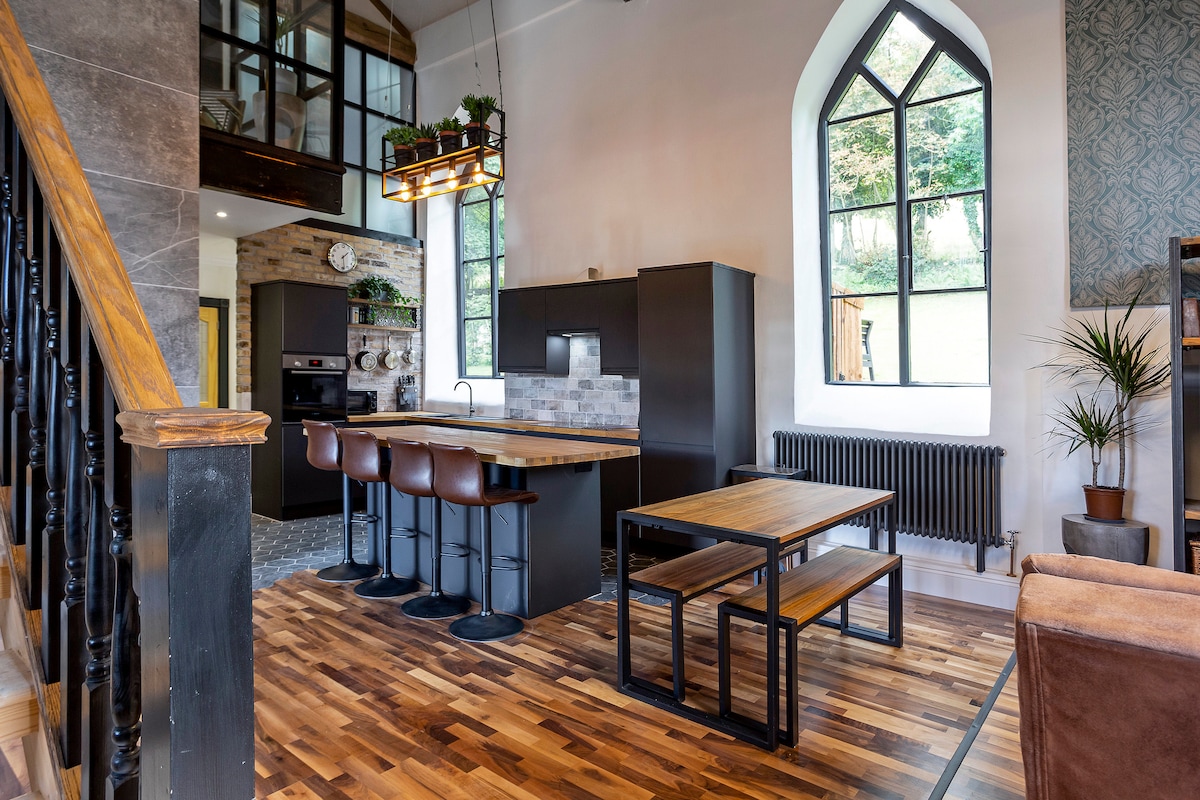Breathtaking Cotswolds Chapel Stunning Valley View