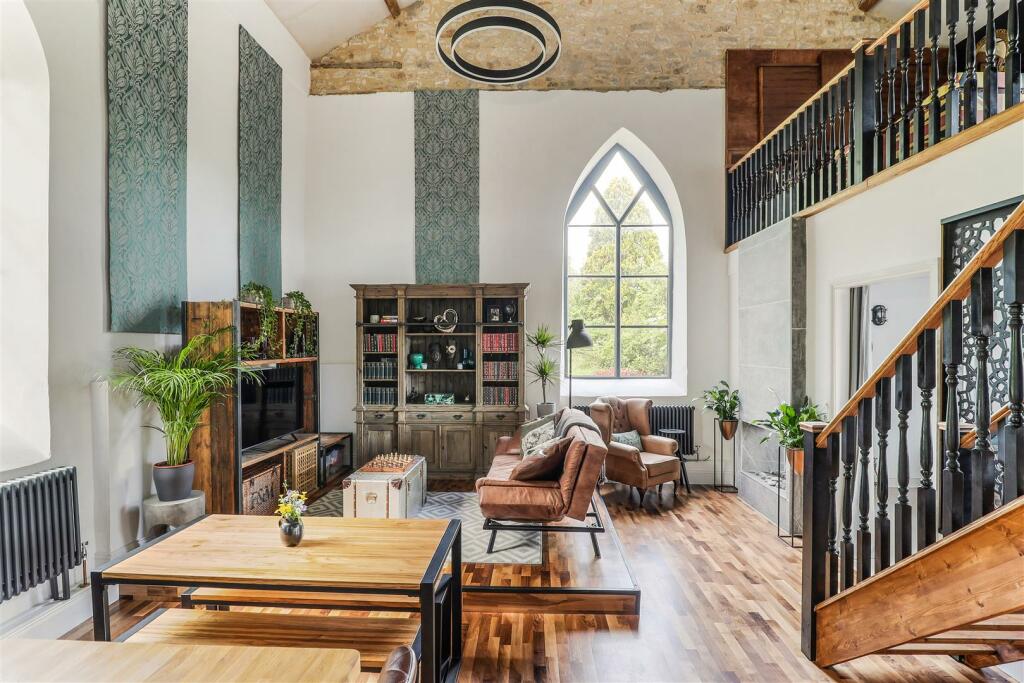 Breathtaking Cotswolds Chapel Stunning Valley View