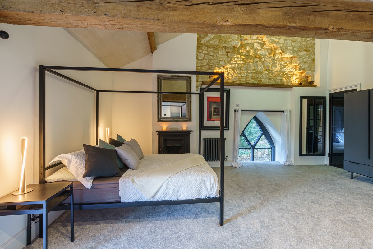 Breathtaking Cotswolds Chapel Stunning Valley View