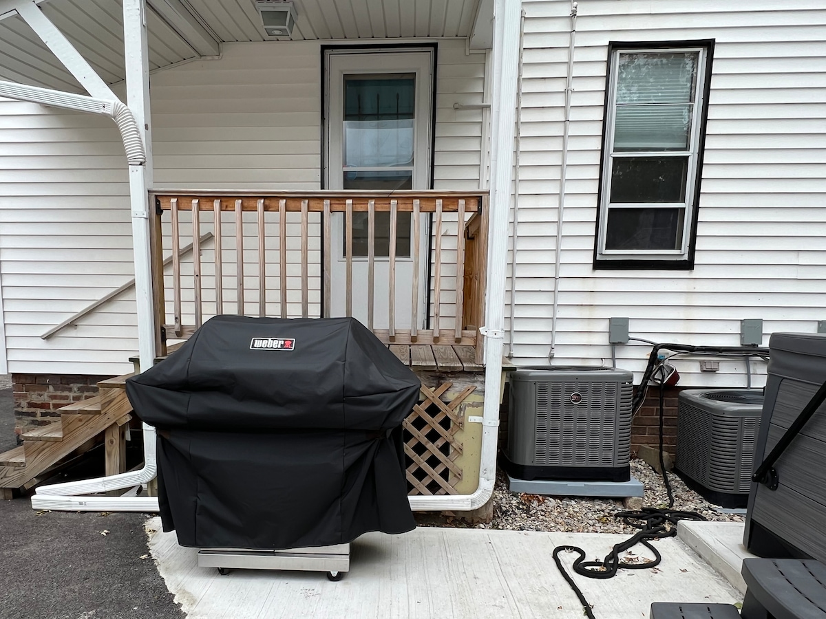 Serene King Bed Suite w Hot Tub *No Cleaning Fee!