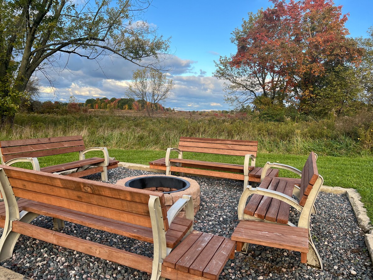 Ultimate Getaway! HotTub*FirePit*KingBeds*Wineries
