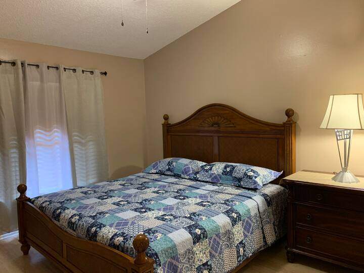 Ortona's Best Kept Secret 3/2 Spacious Home