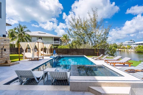 Waterfront Luxe Pool, Hot Tub, Theater, Games and More!