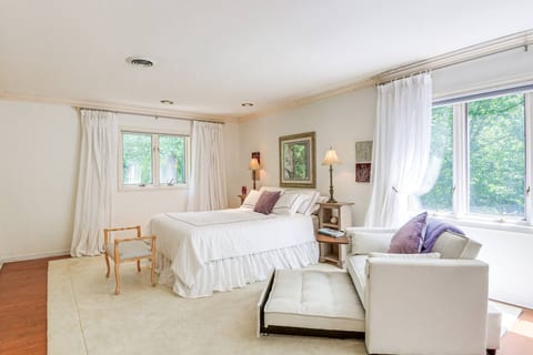 Decked-Out Sanctuary Near Loch Raven & Baltimore