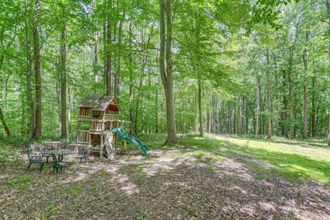 Decked-Out Sanctuary Near Loch Raven & Baltimore