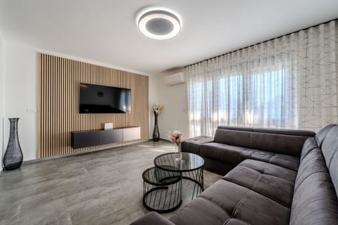 Apartments Royal - Unit 371039-13