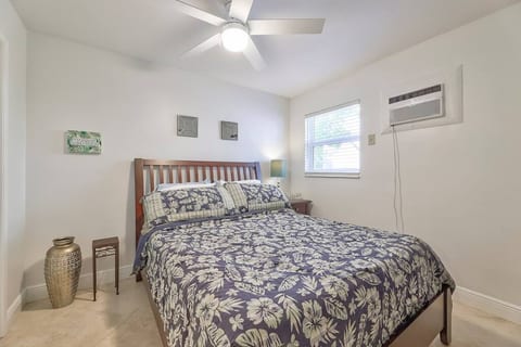 Comfortable bedroom with new fan and AC. Queen size bed!