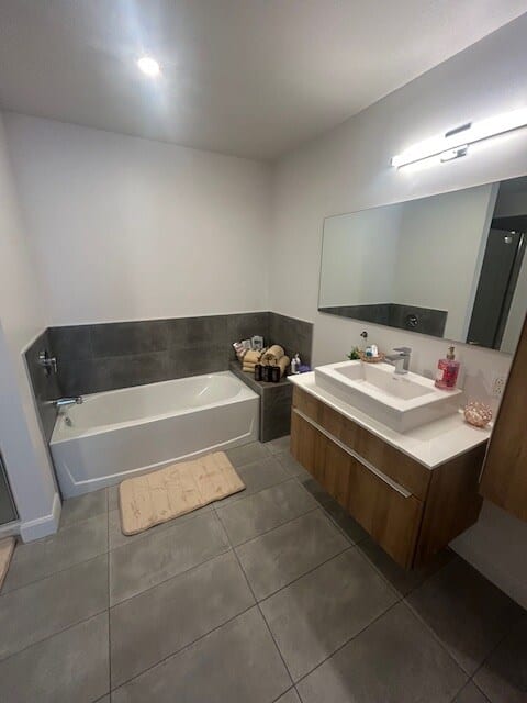 Huge 2 Bdrm Condo - w/ Gym, Pool