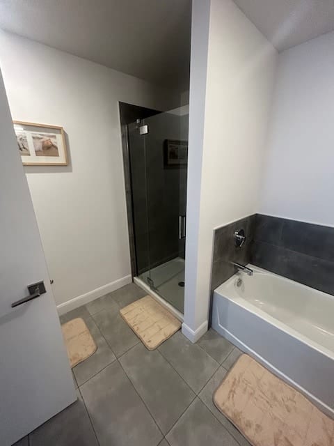 Huge 2 Bdrm Condo - w/ Gym, Pool
