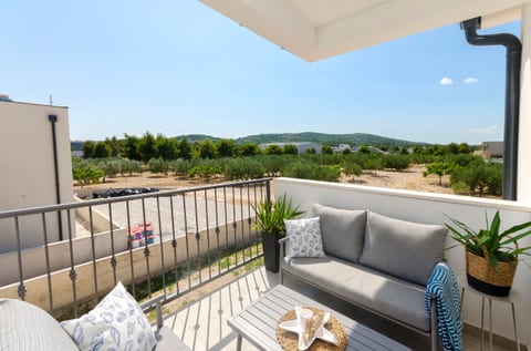Apartments Sunny - Unit 377711-13