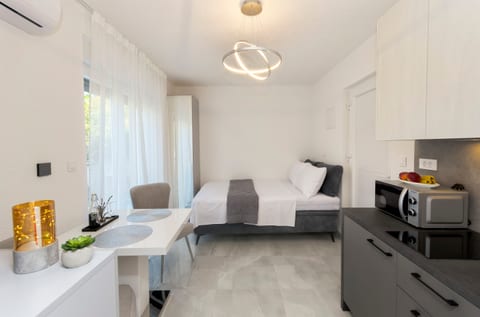 Apartments Sunny - Unit 377710-13