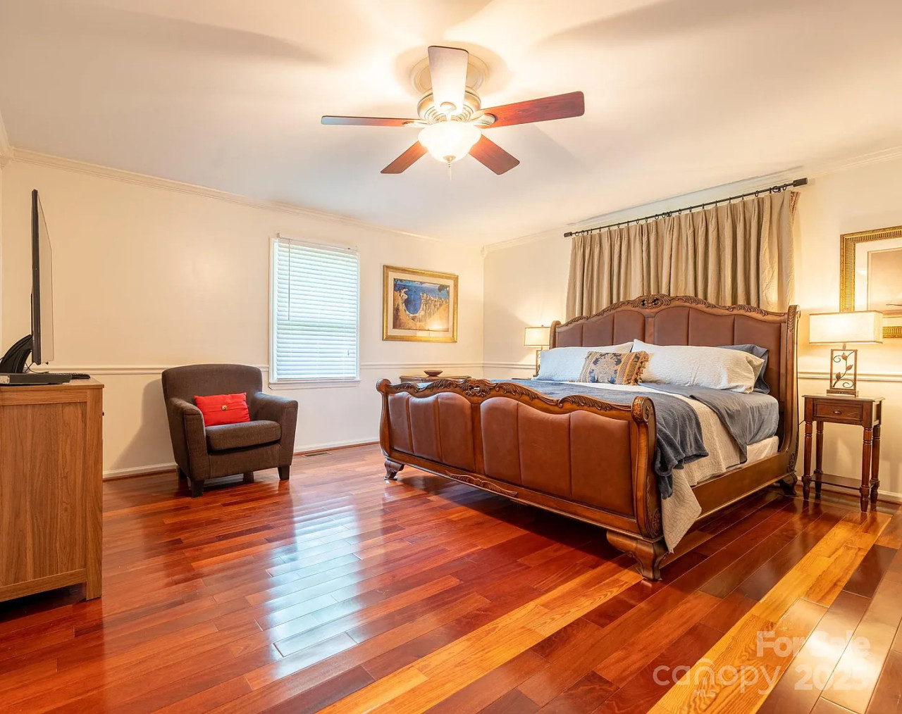 pet-friendly-*-gated-parking-+-outdoor-space/