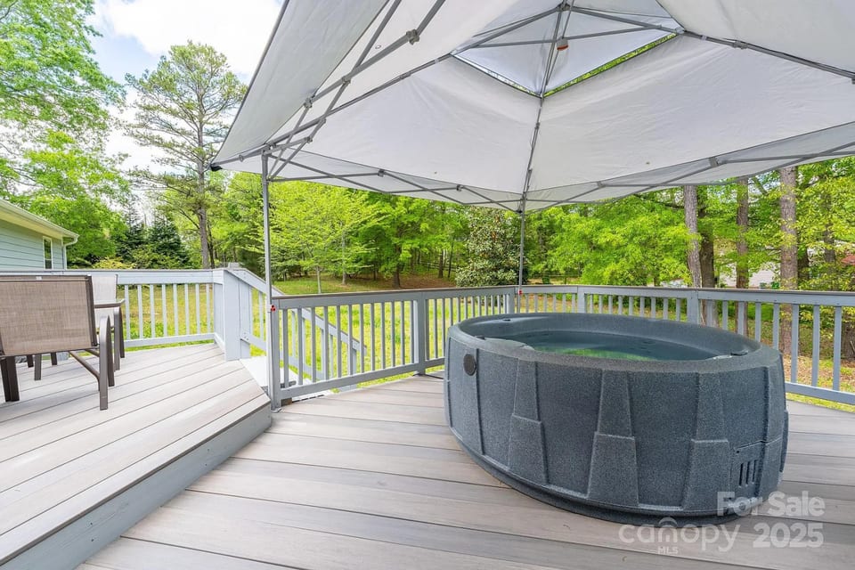 Pet-Friendly • Gated Parking + Outdoor Space - Charlotte