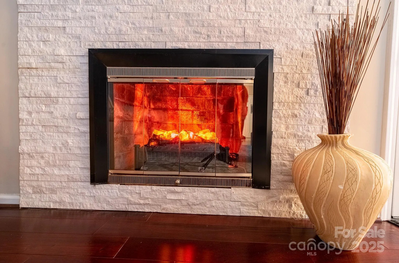 pet-friendly-*-gated-parking-+-outdoor-space/