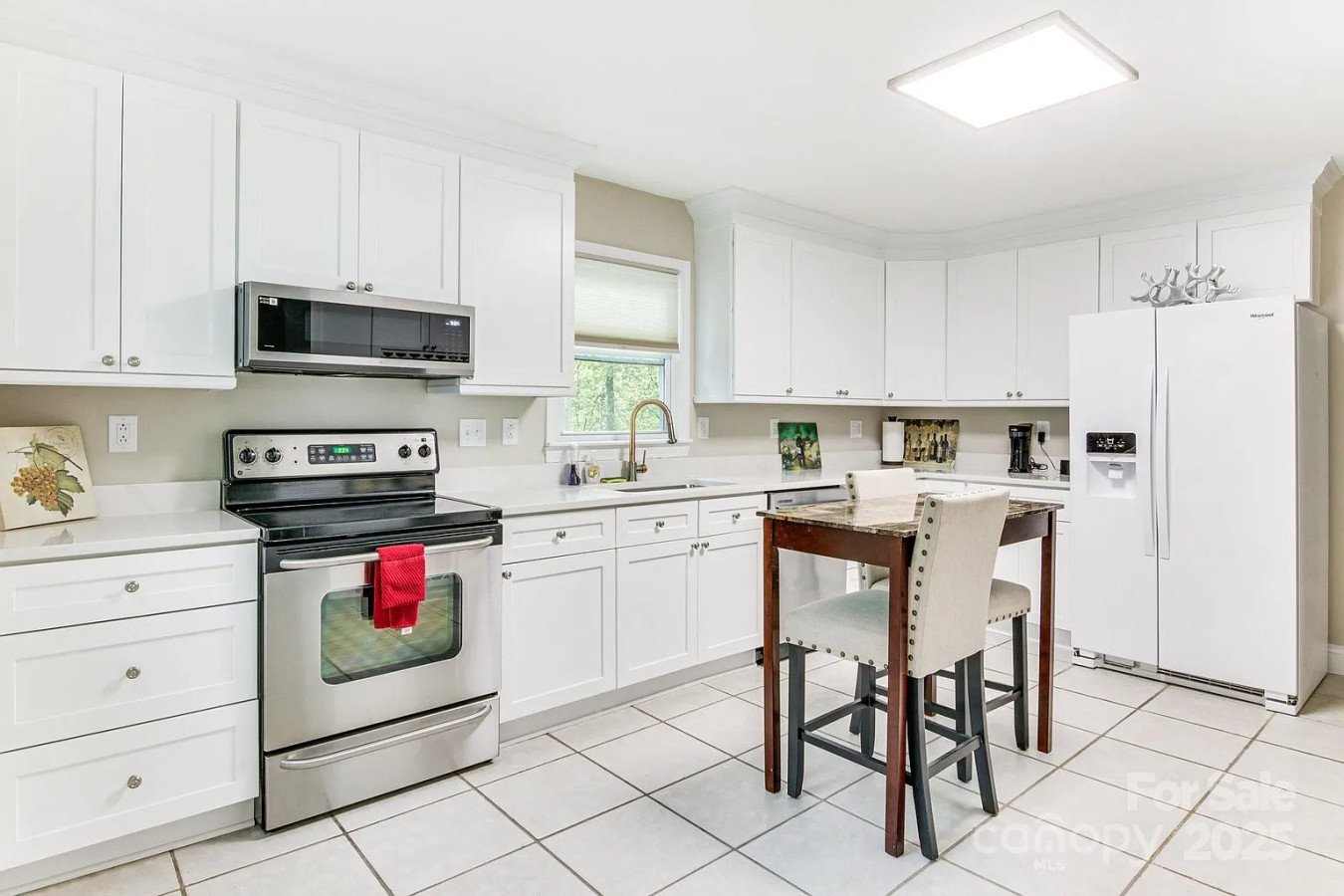 pet-friendly-*-gated-parking-+-outdoor-space/