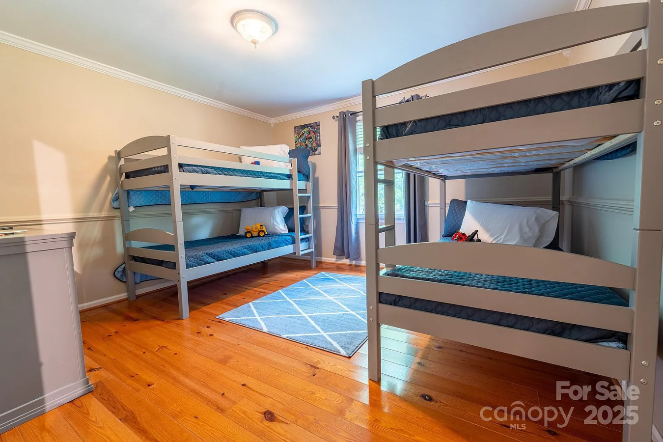 pet-friendly-*-gated-parking-+-outdoor-space/