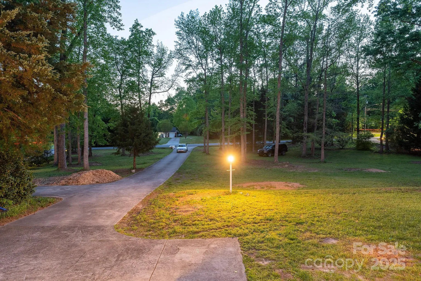 pet-friendly-*-gated-parking-+-outdoor-space/