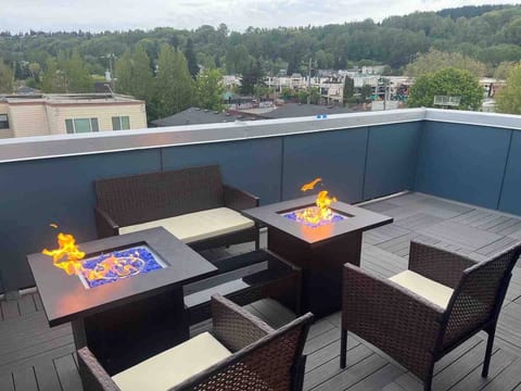 ⛅Patio (Top floor) ✔️ Outdoor seating ✔️ Firepit