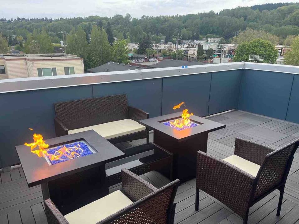 ⛅Patio (Top floor)  ✔️ Outdoor seating  ✔️ Firepit