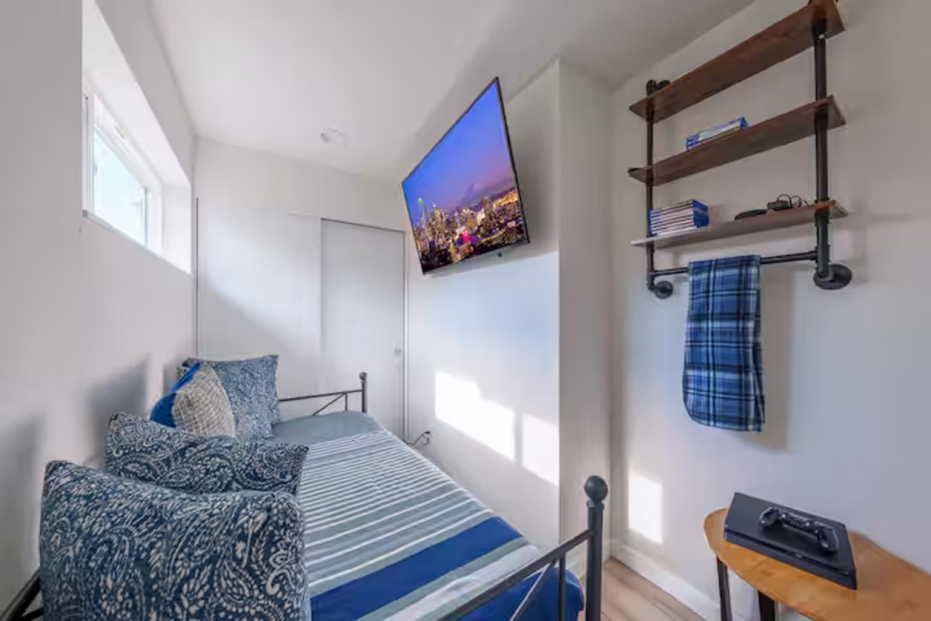 near-downtown-*-rooftop-firepit-king-bed-+-parking/