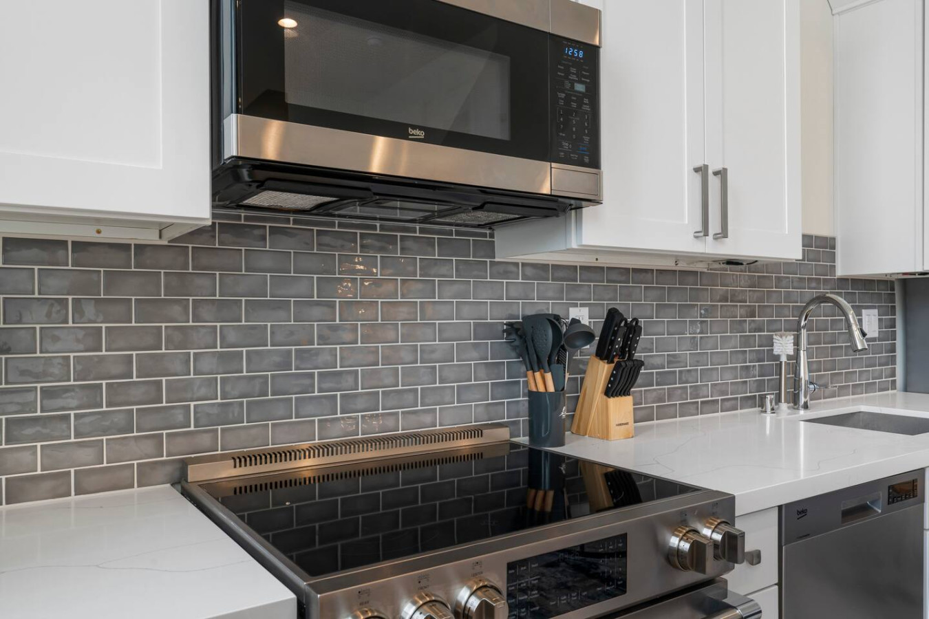 near-downtown-*-rooftop-firepit-king-bed-+-parking/