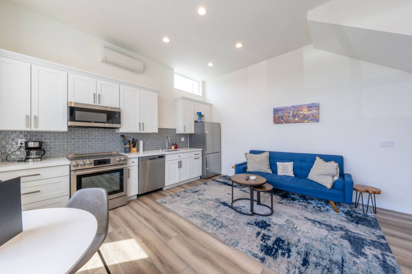 near-downtown-*-rooftop-firepit-king-bed-+-parking/
