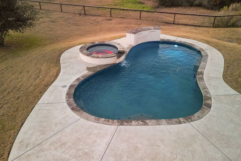 Dive into serenity in our exquisite saltwater pool, a centerpiece of relaxation and leisure amidst the sweeping patio space - Luxe Retreat: Pool, Hot Tub, Jacuzzi, EV Charger - Granbury