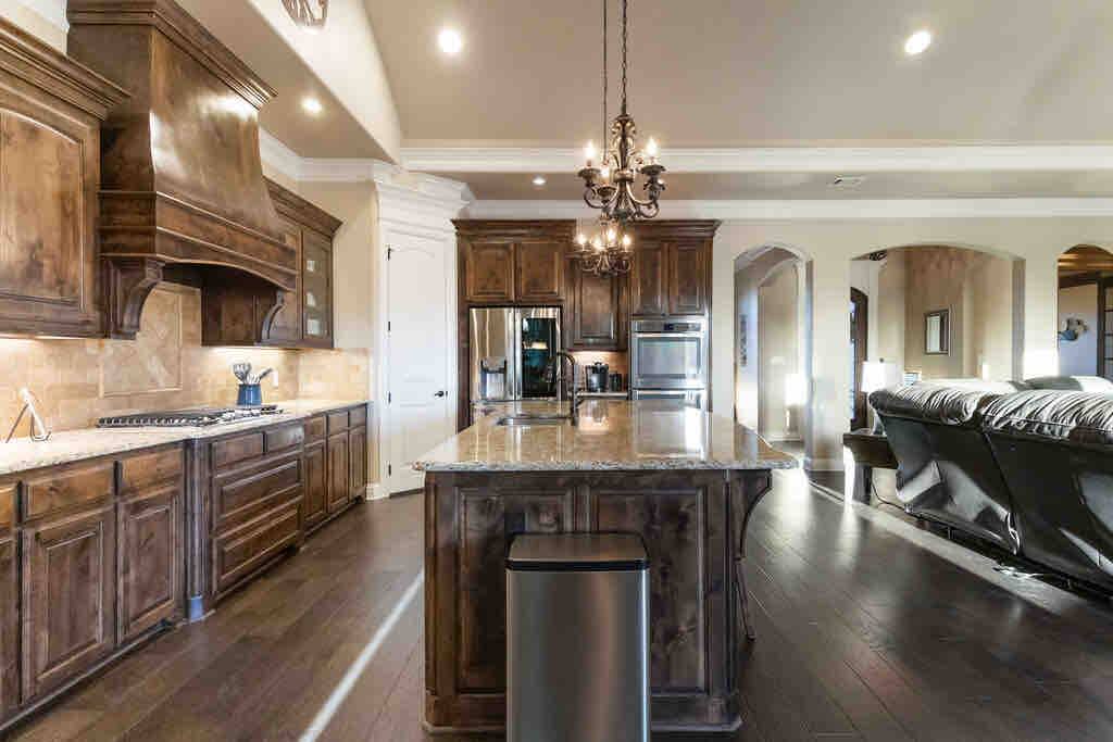 Luxe Retreat: Pool, Hot Tub, Jacuzzi, EV Charger - Granbury