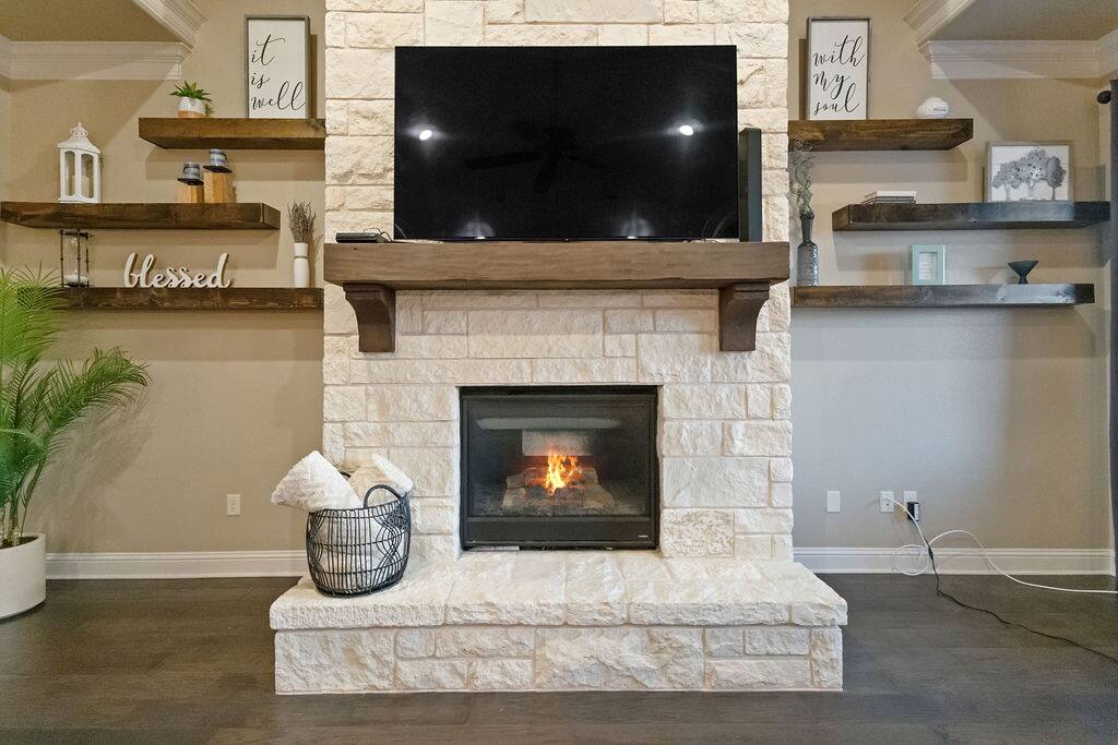 Luxe Retreat: Pool, Hot Tub, Jacuzzi, EV Charger