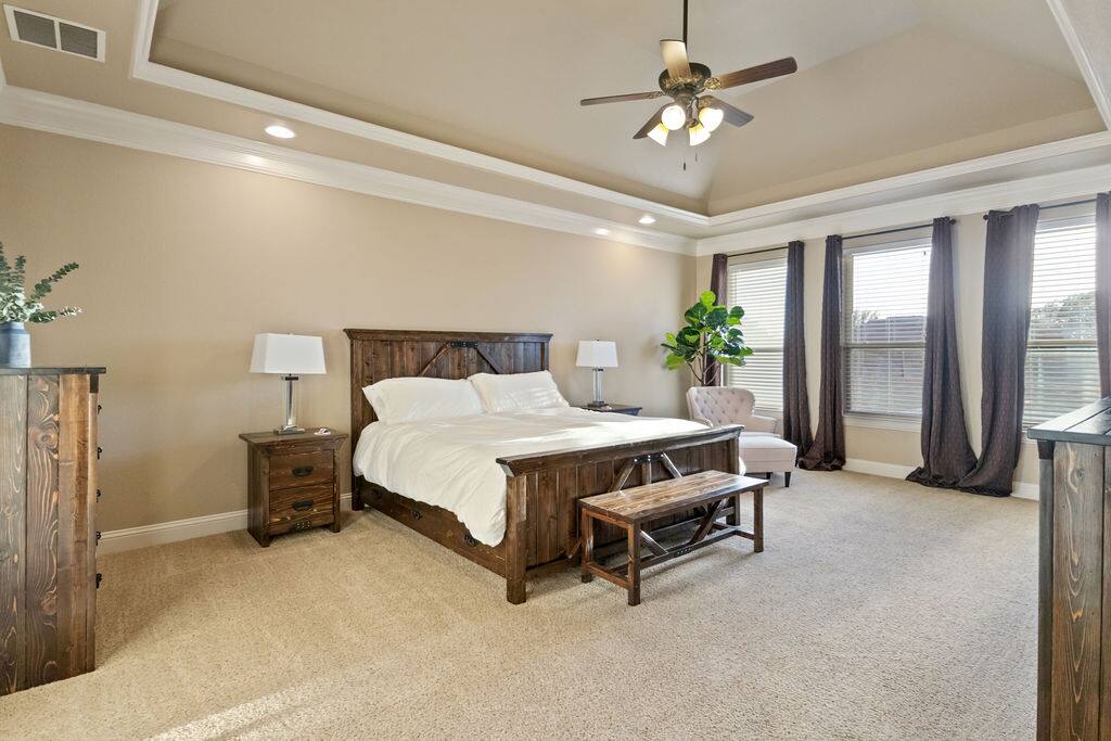Luxe Retreat: Pool, Hot Tub, Jacuzzi, EV Charger