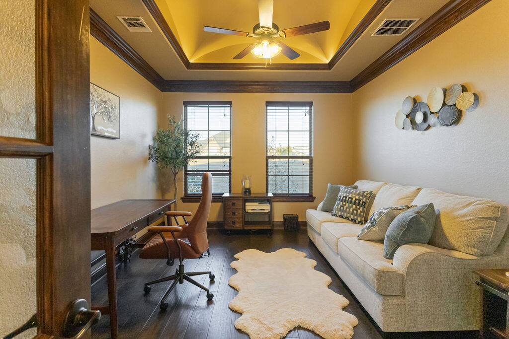 Luxe Retreat: Pool, Hot Tub, Jacuzzi, EV Charger