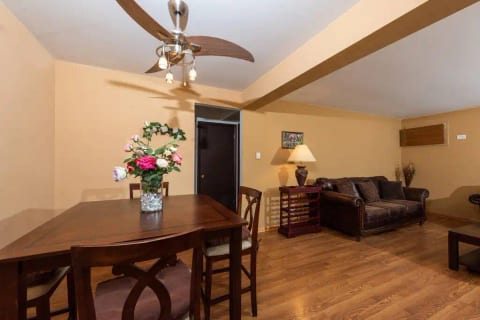 Luxurious Condo in Top Rated Neighborhood