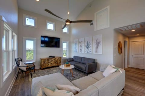 SUPER Kid Friendly with Playroom & Pool (OBX)