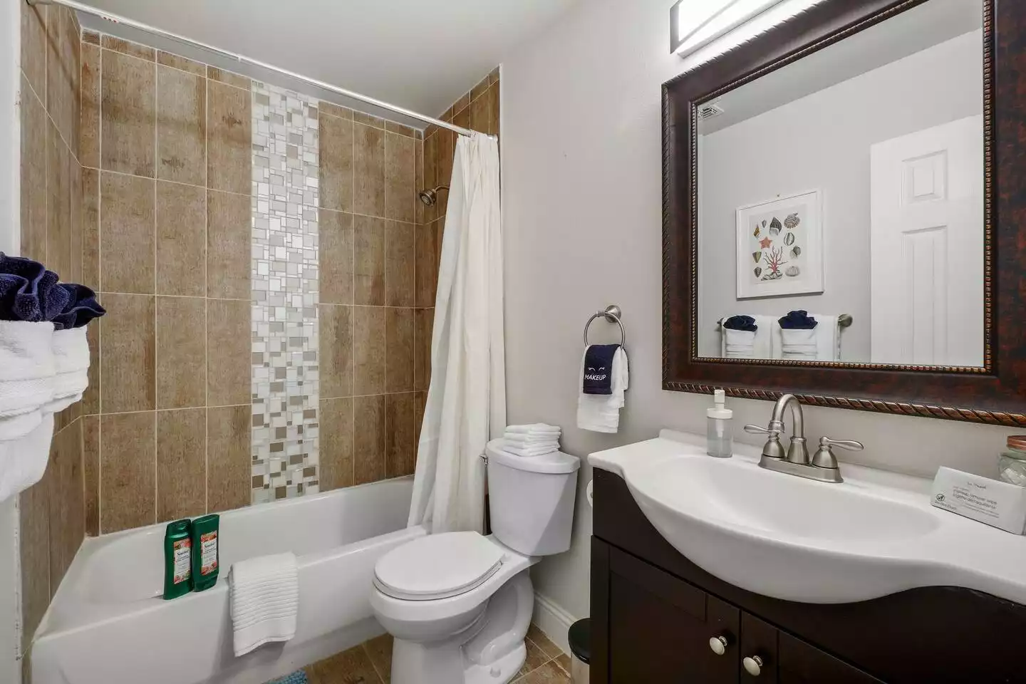Upstairs bathroom next to the queen room and bunk room to fresh up in. Upstairs bathroom next to the queen room and bunk room to fresh up in. - The Coastal Breeze - Keller