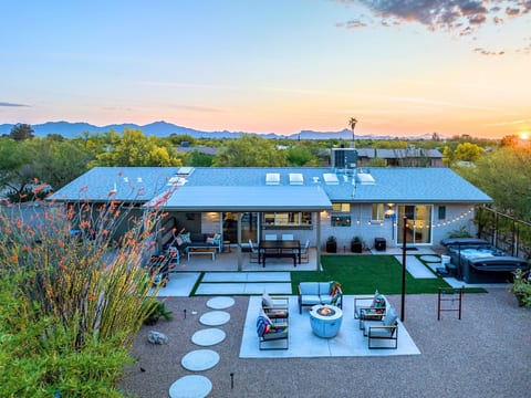 Casa Palma: Luxe, Modern Getaway | Hot Tub