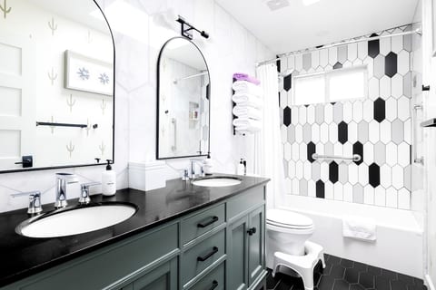 Casa Palma: Luxe, Modern Getaway | Hot Tub