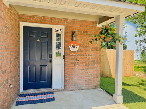 Aubie's Abode-walkable to downtown Auburn & campus