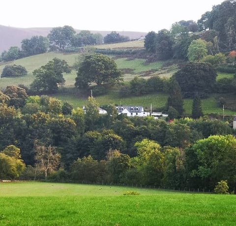 Hillside Cottage with epic views near Llangollen