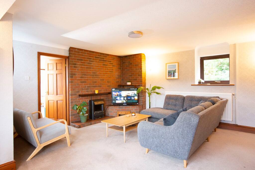 hillside-cottage-with-epic-views-near-llangollen/