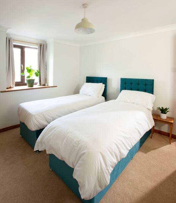 hillside-cottage-with-epic-views-near-llangollen/