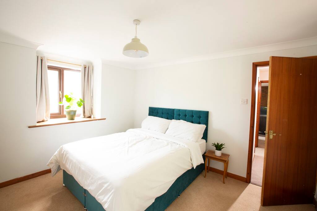 hillside-cottage-with-epic-views-near-llangollen/