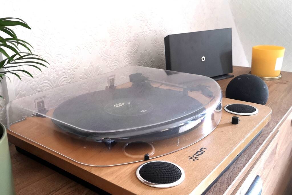 hillside-cottage-with-epic-views-near-llangollen/